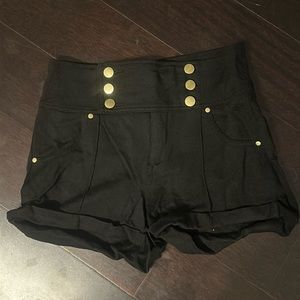 Stretchy front closer shorts